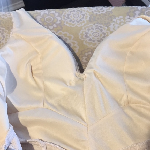 Angel Biba NWT Cream body hugging dress - Picture 8 of 10